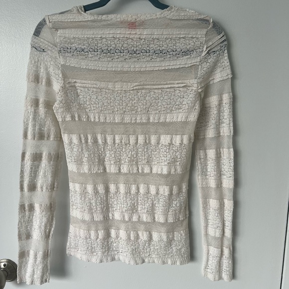 Crème coloured Joe Fresh top - Picture 3 of 4